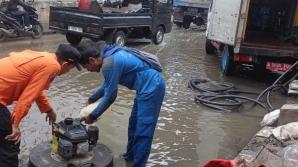 Banjir Rob Rendam Jalan RE Martadinata Depan JIS Jakarta