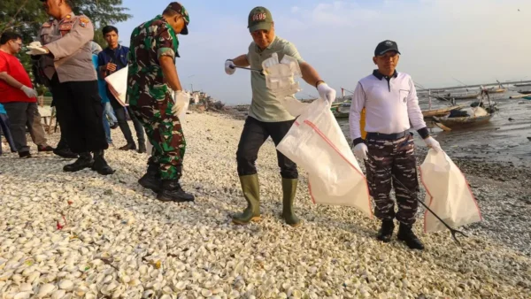 Surabaya Gelar Aksi Bersih Pantai Kenjeran Peringati HPSN 2026