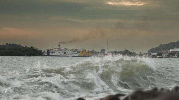 Peringatan Dini Angin Kencang di Perairan Jakarta dan Kepulauan Seribu