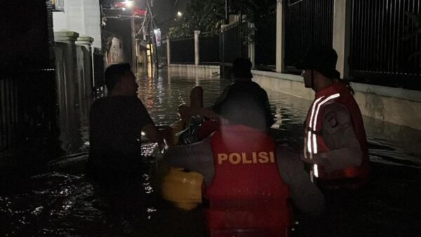 46 RT di Jakarta Timur Terendam Banjir, 696 Warga Mengungsi